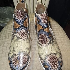 Women's Snakeskin Pattern Boots in Cream and Brown